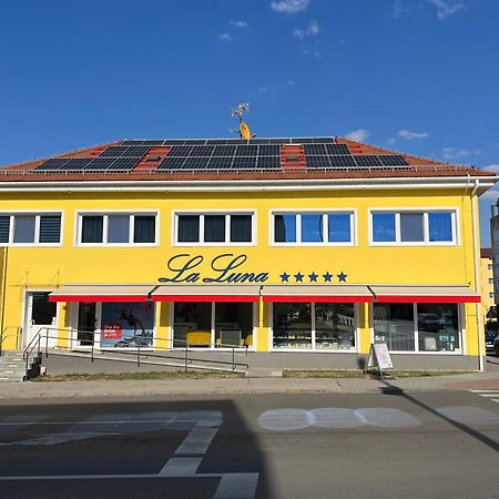 La Luna Premium Deluxe Apartment With Free Jacuzzi, Bikes & Covered Parking Nasice 外观 照片