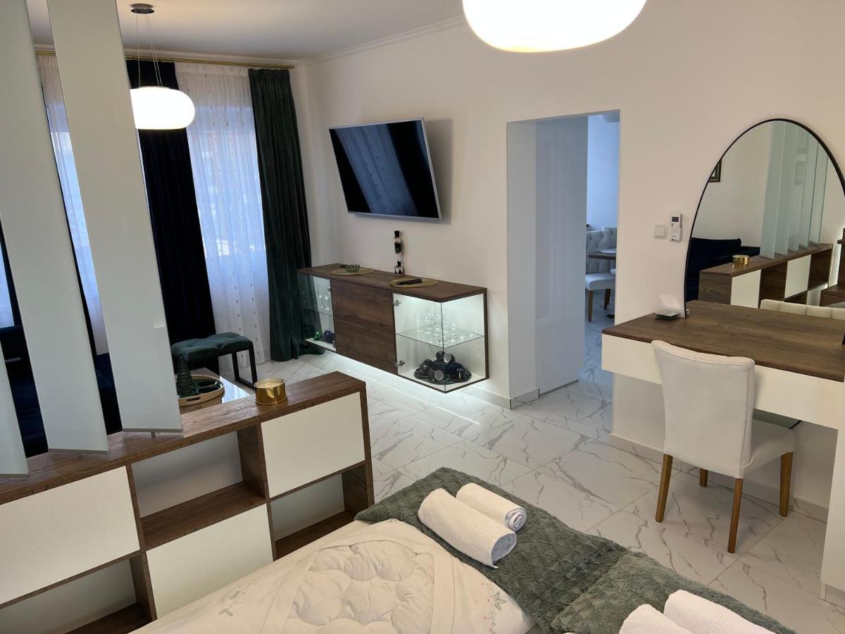 La Luna Premium Deluxe Apartment With Free Jacuzzi, Bikes & Covered Parking Nasice 外观 照片