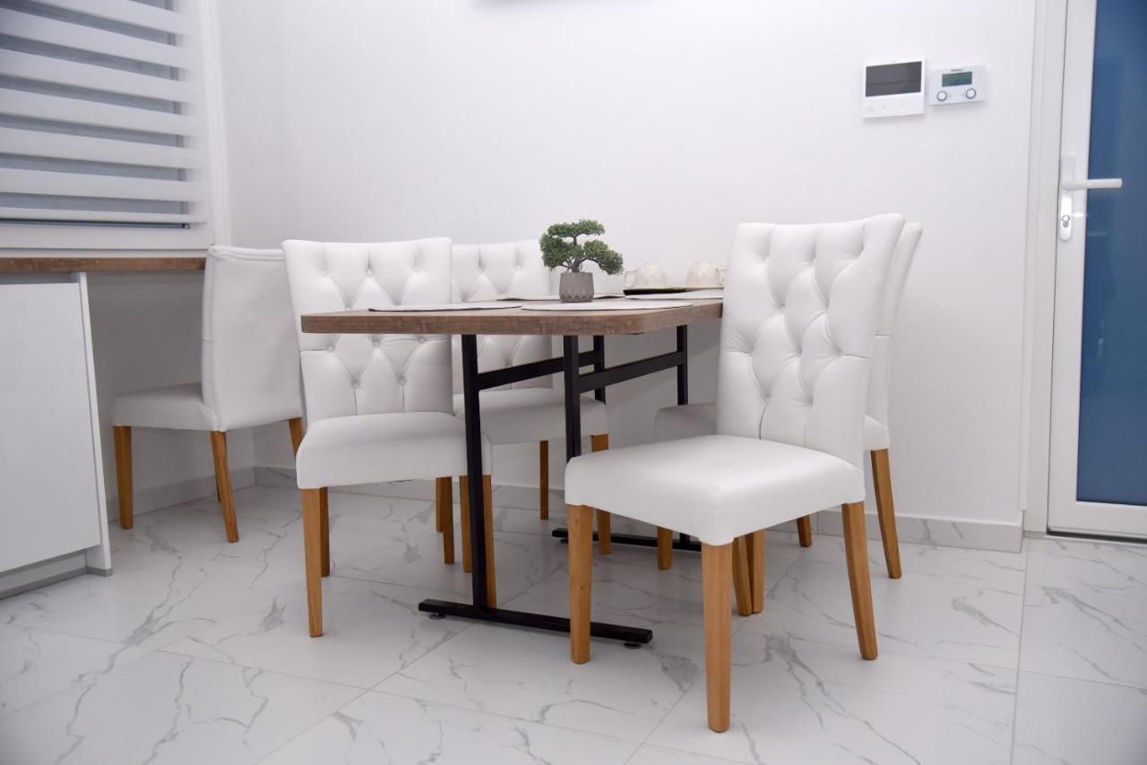 La Luna Premium Deluxe Apartment With Free Jacuzzi, Bikes & Covered Parking Nasice 外观 照片