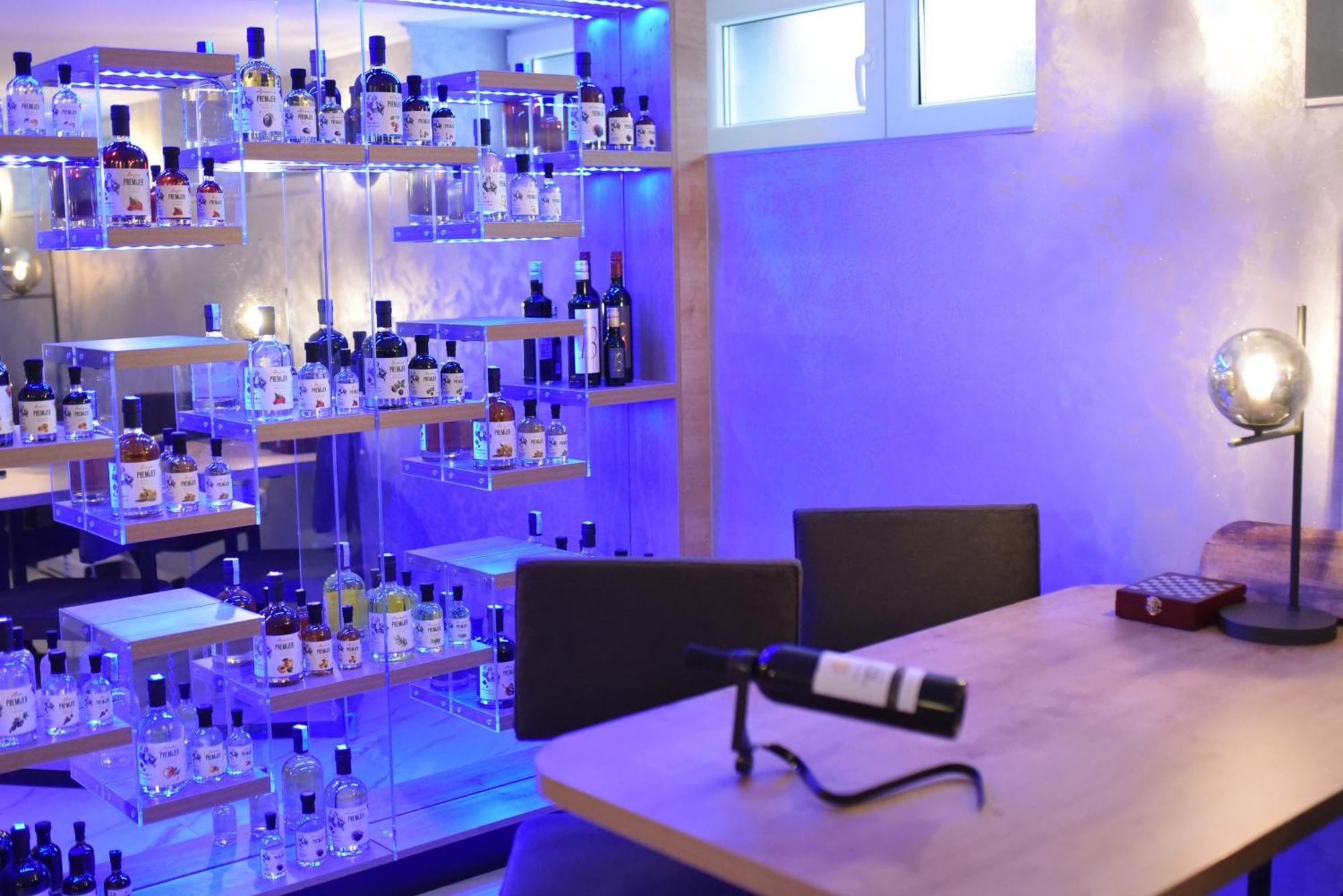 La Luna Premium Deluxe Apartment With Free Jacuzzi, Bikes & Covered Parking Nasice 外观 照片